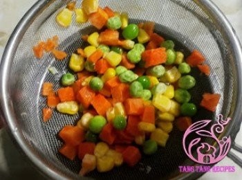 step2: 蔬菜豆用水烚8-10分鐘，隔水備用。