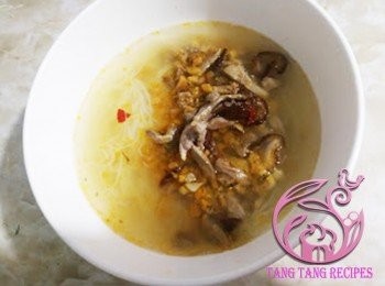 step8: 加入火鴨絲菜脯即成。