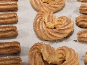 step6: 放入焗爐170度焗40-45分鐘。

焗完以後可以在上面灑上糖和肉桂粉
（此步驟個人喜好）