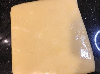 step4: 粉團用保鮮紙包好放入冰箱冷藏最少1小時