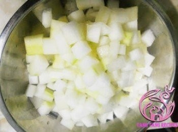 step1: 冬瓜去皮去囊切小粒。