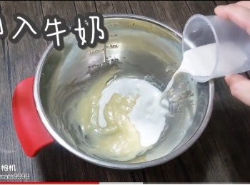 step19: 倒入牛奶