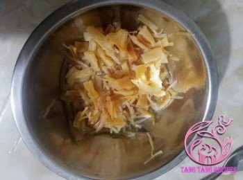 step1: 瑤柱加少許水蒸15分鐘。