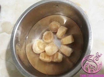 step3: 瑤柱溫水浸軟，水留用。