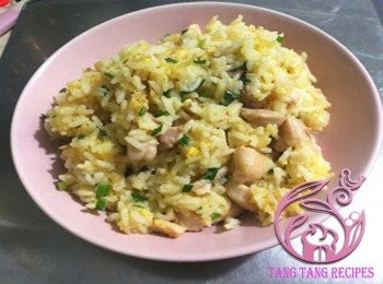 step9: 加入蔥花拌炒均勻。