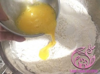 step2: 加入蛋液。