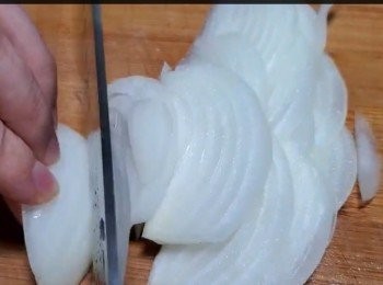 step10: 洋蔥切絲備用