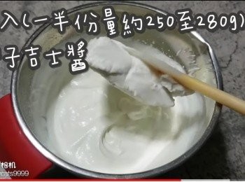 step35: 加入(一半份量約250至280g)椰子吉士醬