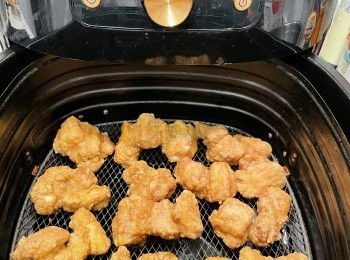 step6: 中途可打開炸鍋，有需要可以移動腩排，再決定時間是否需要加長或縮短