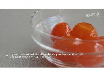 step6: 在鹹蛋取出鹹蛋黃