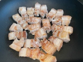 step2: 用少許油煎封兩面