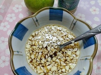 step7: <span class="group_3">青檸魚露汁</span>: 先將糖和熱水拌勻至糖溶，再加入其他材料便可，邊調較邊試味。