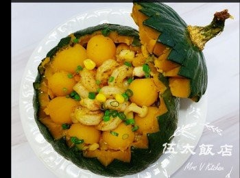 step5: 將已炒到八成熟材料
一齊放入南瓜盅，
再蒸10分鐘即可