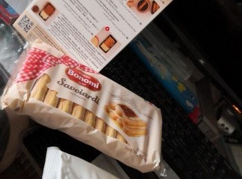 step2: 用開水沖即溶咖啡溶液侍涼滴入咖啡酒備用