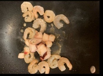 step3: 海鮮炒到半熟