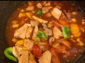 step5: 將雞肉及其他材料回鑊，炒熟後即可