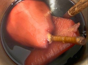 step3: 煲滾就轉細火，焗煮5分鐘熄火。放涼後以同樣方法再煮3次左右，直至入味上色即可