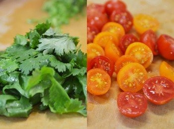 step1: 紅黃小番茄剖半，也可大番茄切塊，但大番茄的甜味相較小番茄，少了許多。香菜摘葉，如果喜歡香菜的味道，加入切碎的香菜梗更有口感；如果不是那麼喜歡香菜，可替換成青蔥。