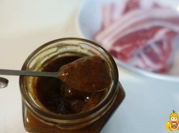 step5: 開瓶後，黑胡椒的味道超香！台塑餐飲的黑胡椒醬香氣是很溫和舒服、不嗆口，會讓人分泌唾液的那種香氣耶!
真材實料，比例的調配沒話說；光我現在寫文都彷彿可以聞到它的迷人香味