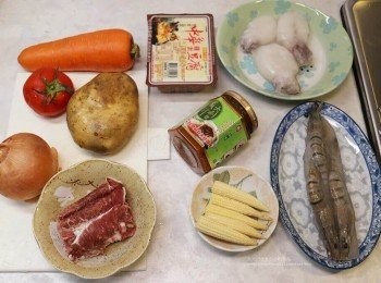 step1: 準備好<span class="group_1">食材</span>，我們就可以開始製作[西西里蕃茄海鮮牛肉湯] 囉~Start~