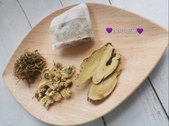 step1: 將所有材料放入茶包內，之後放進保温壺，用滾水沖洗一遍，倒去水後，再注入滾水，焗約7分鐘即可飲用。