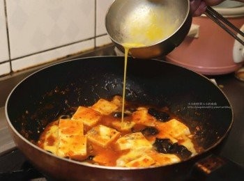 step4: 最後淋上蛋液。