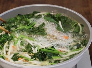 step1: 泡菜（韓國配菜）

Onsen Tamago（日本溫泉水煮蛋）







準備豆芽菜+菠菜+紅蘿蔔
切好清洗並瀝乾水。

然後煮約2分鐘至紅蘿蔔變軟後
瀝乾水分

詳細可以參考影片：）