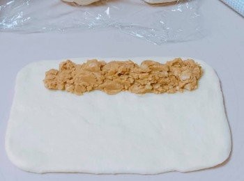 step6: 把花生奶醬包入麵團
