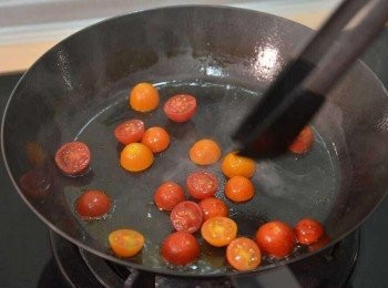 step2: 熱鍋加油爆出番茄營養的茄紅素