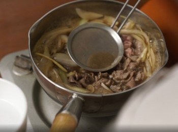 step4: 大火煮滾，撈浮沫