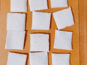 step3: 把每塊方包切成4小片，總共得出12小片