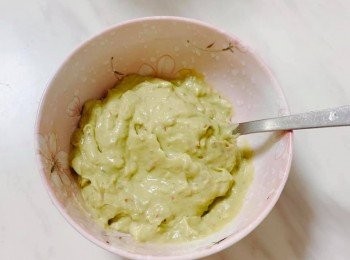 step1: 先製作<span class="group_2">牛油果醬</span>, 把所有材料放入攪拌機打成醬