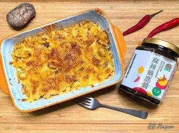 step7: 成品如下~大概烤7分鐘表皮帶點微焦，這是大胖小胖最愛的口感，起司&麻辣堪稱完美組合，起司不僅讓麻辣香氣升級帶有濃濃奶香，也讓味覺的辛辣感變得溫和許多，不論您吃不吃辣都會喜歡這的喔~還不動手試做看看！