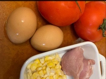 step1: 蕃茄洗乾淨後，原個蒸7分鐘，
略為攤凍，可輕易去皮，
將蕃茄中間果肉取出