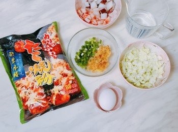 step1: 先把雞蛋、章魚燒粉及水攪拌均勻備用