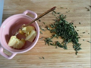 step2: 牛油放軟，加入以上材料拌勻