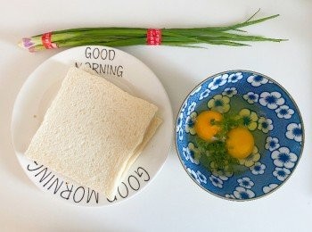 step1: 預備材料，烘熱方包兩面