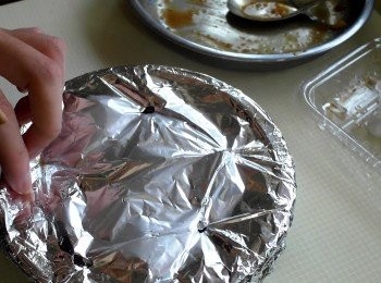 step4: 蓋上保鮮膜或是鋁箔紙，電鍋蒸約25分鐘後取出