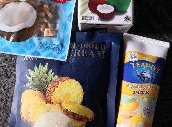 step1: 先備好所有材料將凍乾的椰子菠蕹打成粉狀備用