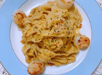 step4: 倒入<span class="group_2">牛油果醬</span>，加入意粉及黑椒，炒１分鐘完成