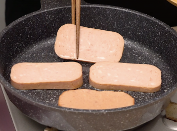step6: 午餐肉煎熟