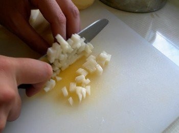 step1: 馬鈴薯去皮後切小丁。火腿切小丁