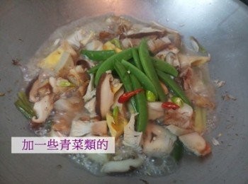 step4: 加一些青菜類.香茹.辣椒