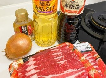 step1: 預備材料，洋蔥切絲