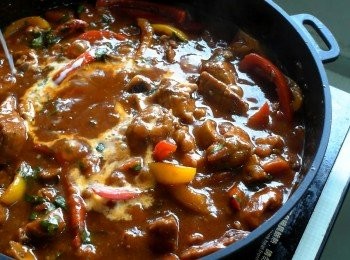 step7: 撒上九層塔碎與牛奶，攪拌一下即可出鍋