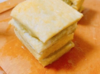 step5: 把蛋液掃上方包皮外