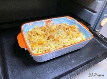 step6: 烤箱設定200度預熱10分鐘後，把前置好的花椰菜米放入烤箱，焗烤5~10分鐘，時間拿捏也依個人喜愛決定，喜歡焗烤皮酥脆些就烤久一點，反之大約5分鐘就可出爐