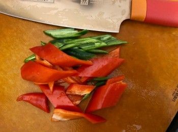 step3: 紅椒及青椒洗淨切段