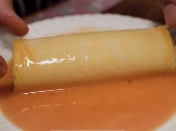 step4: 沾上蛋液。