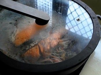 step7: 蓋上鍋蓋煮20-30分鐘後確認米的硬度(太硬的話再加水)